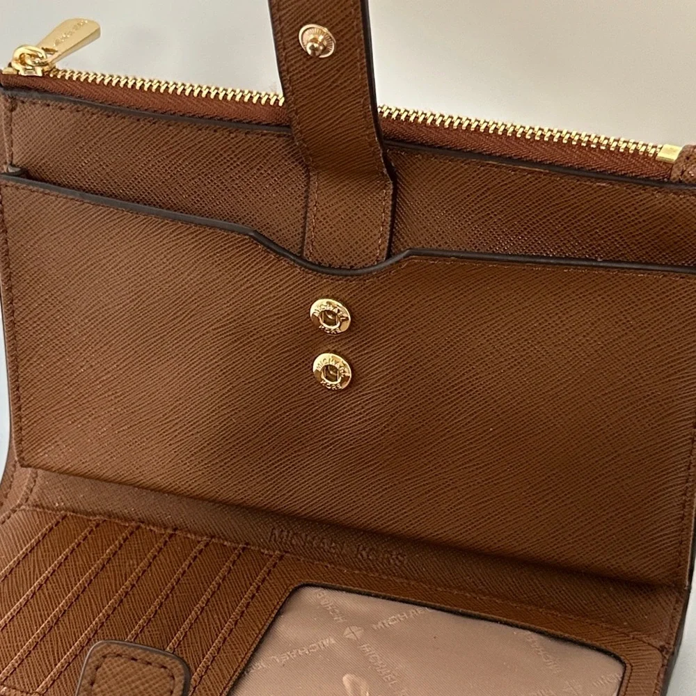 Michael Kors tan wallet zipper