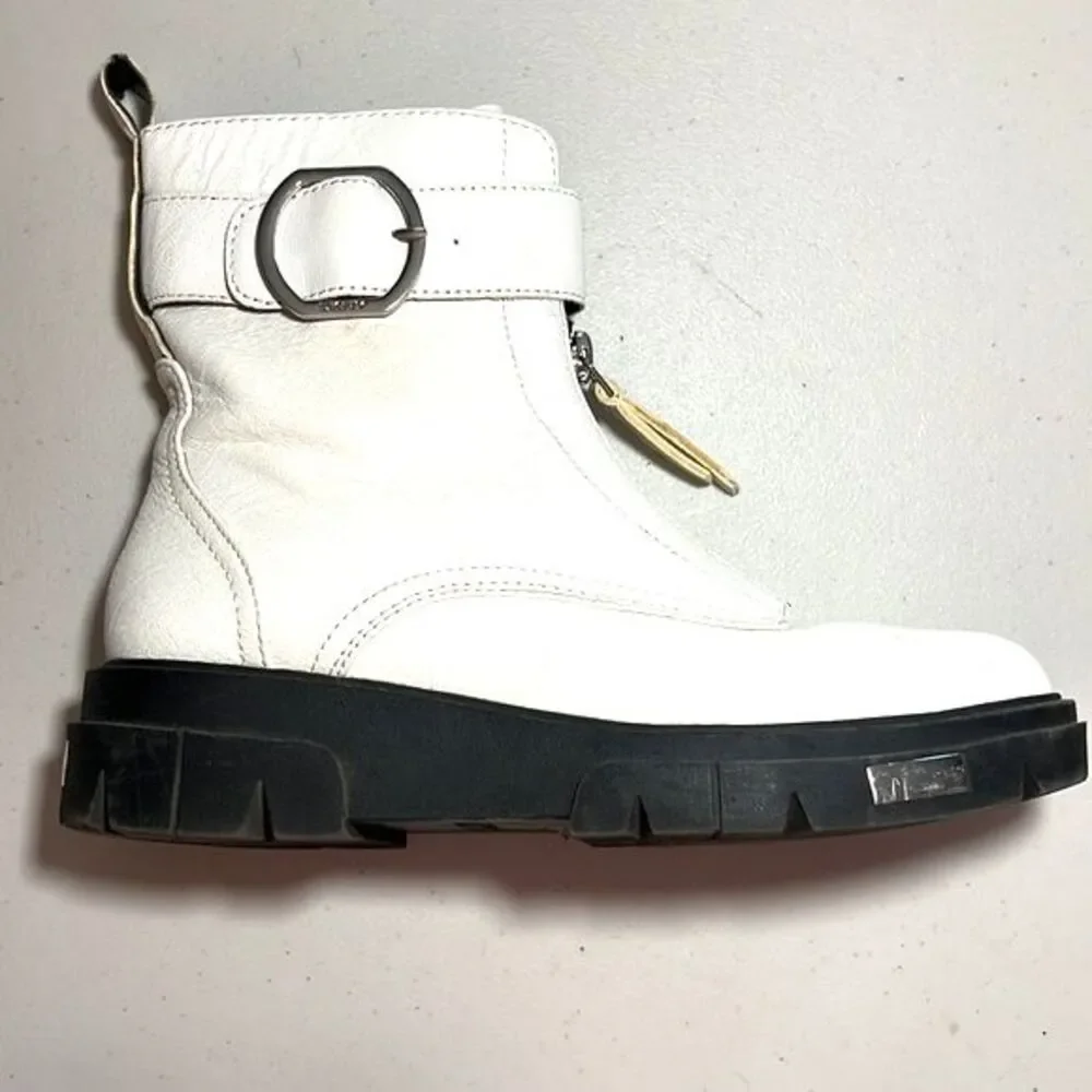 Dkny laina lug
