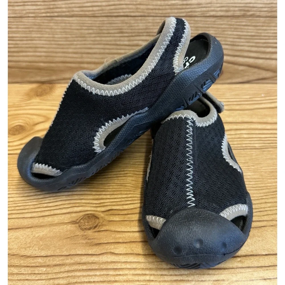 CROCS very good