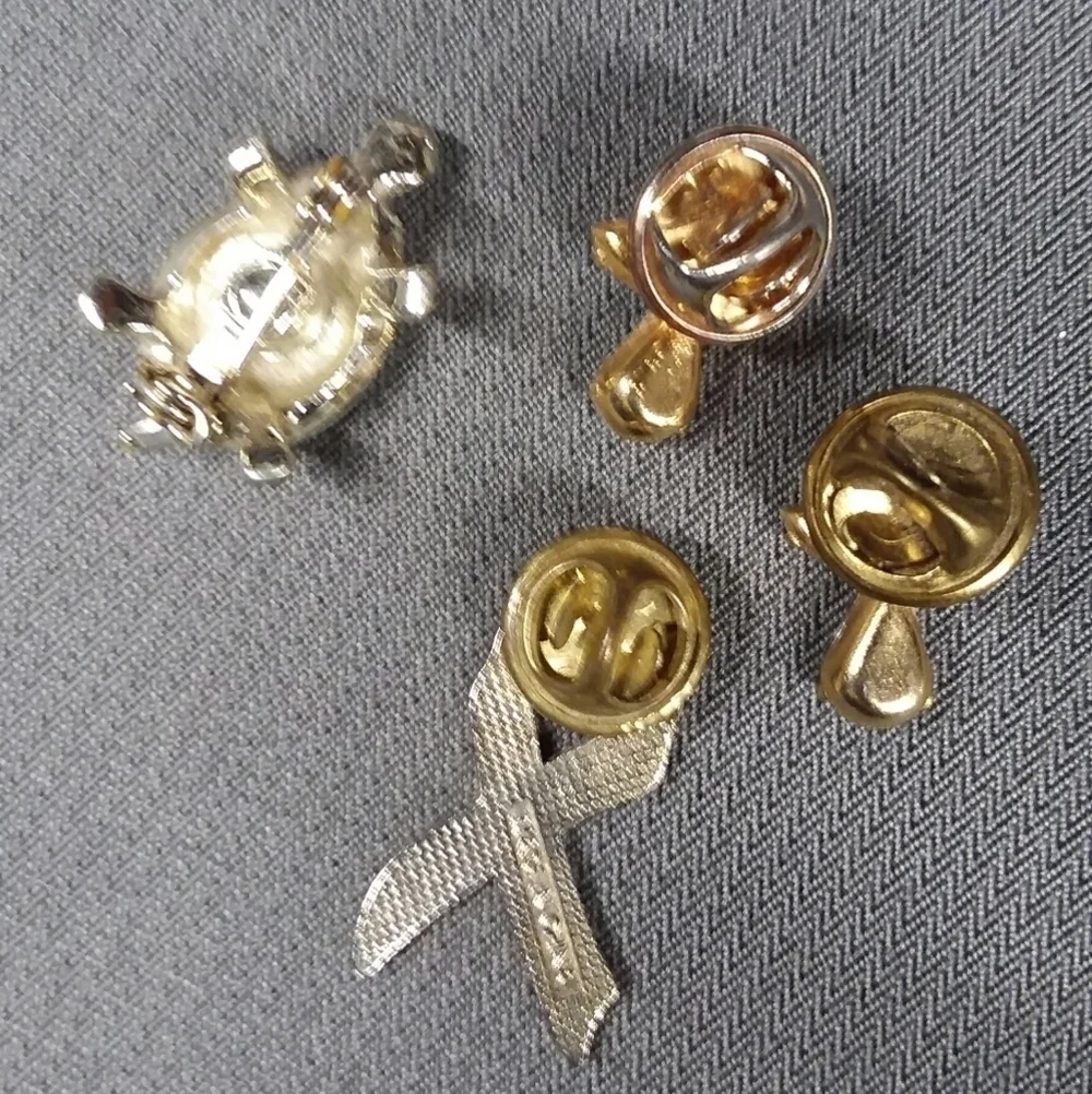 😘3/$12 item. Super Cute Small Pins Bundle!