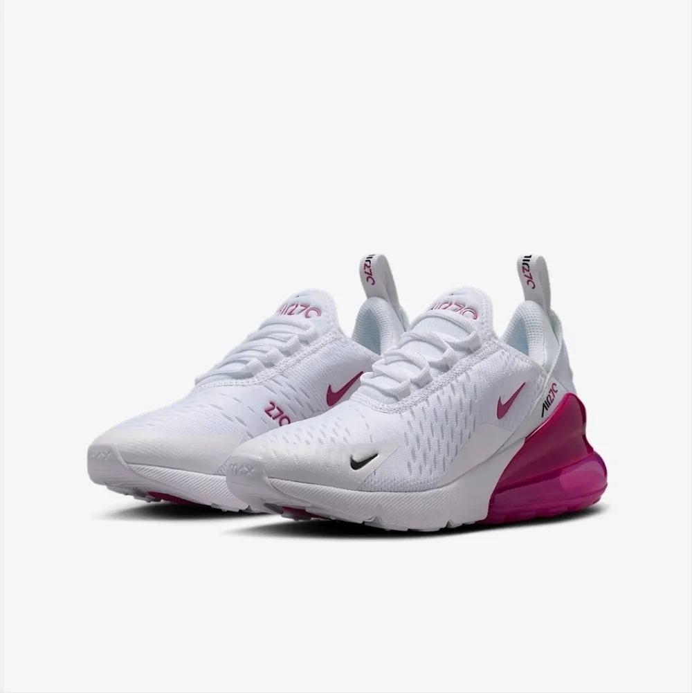 Nike sneakers white