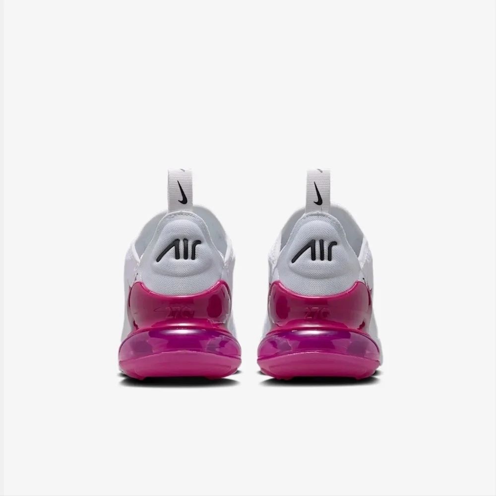 Nike sneakers white