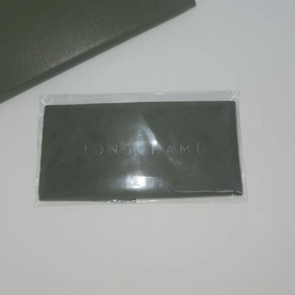 Longchamp or tag photos