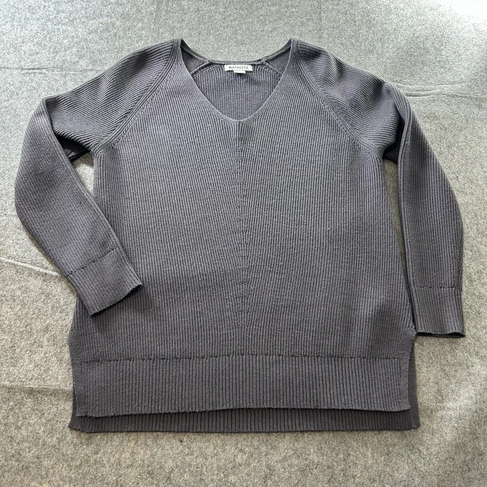 ATHLETA Sweater Small Hanover Merino Wool Blend V-Neck Knit Purple Winter