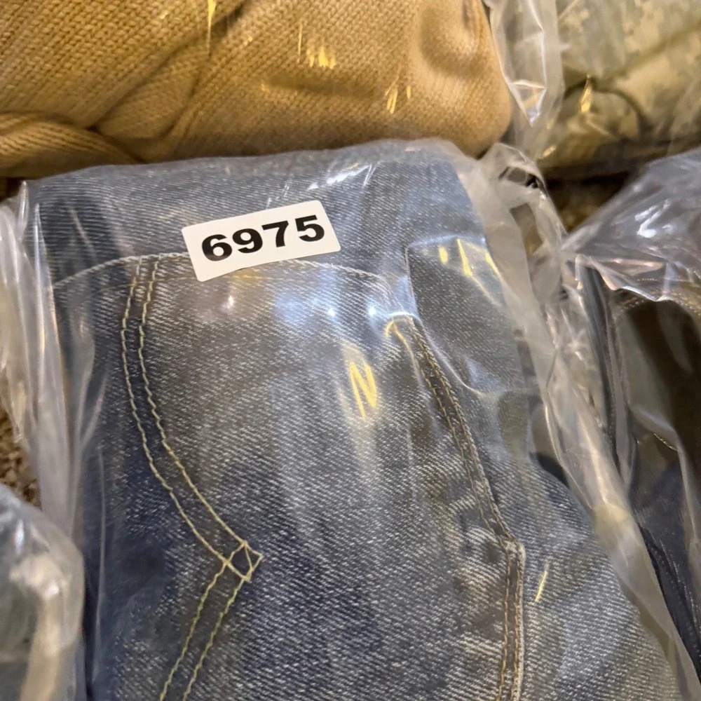 Levis 501 Original Fit Mens Blue Denim Jeans 42x30 Straight Leg Button Fly 6975