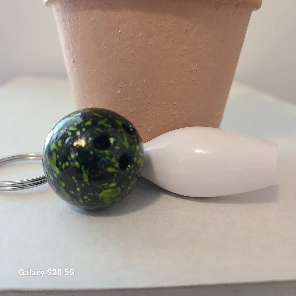Green Bowling Ball and‎ Pin Keychain Novelty Key Ring Sporty Collectible NWOT