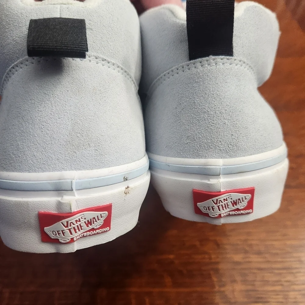 Vans sets say black