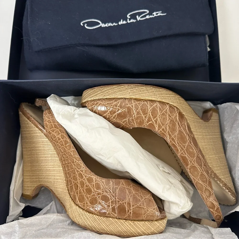 Oscar de la Renta Genuine Crocodile Peep Toe Platform Sandals Sz 7.5