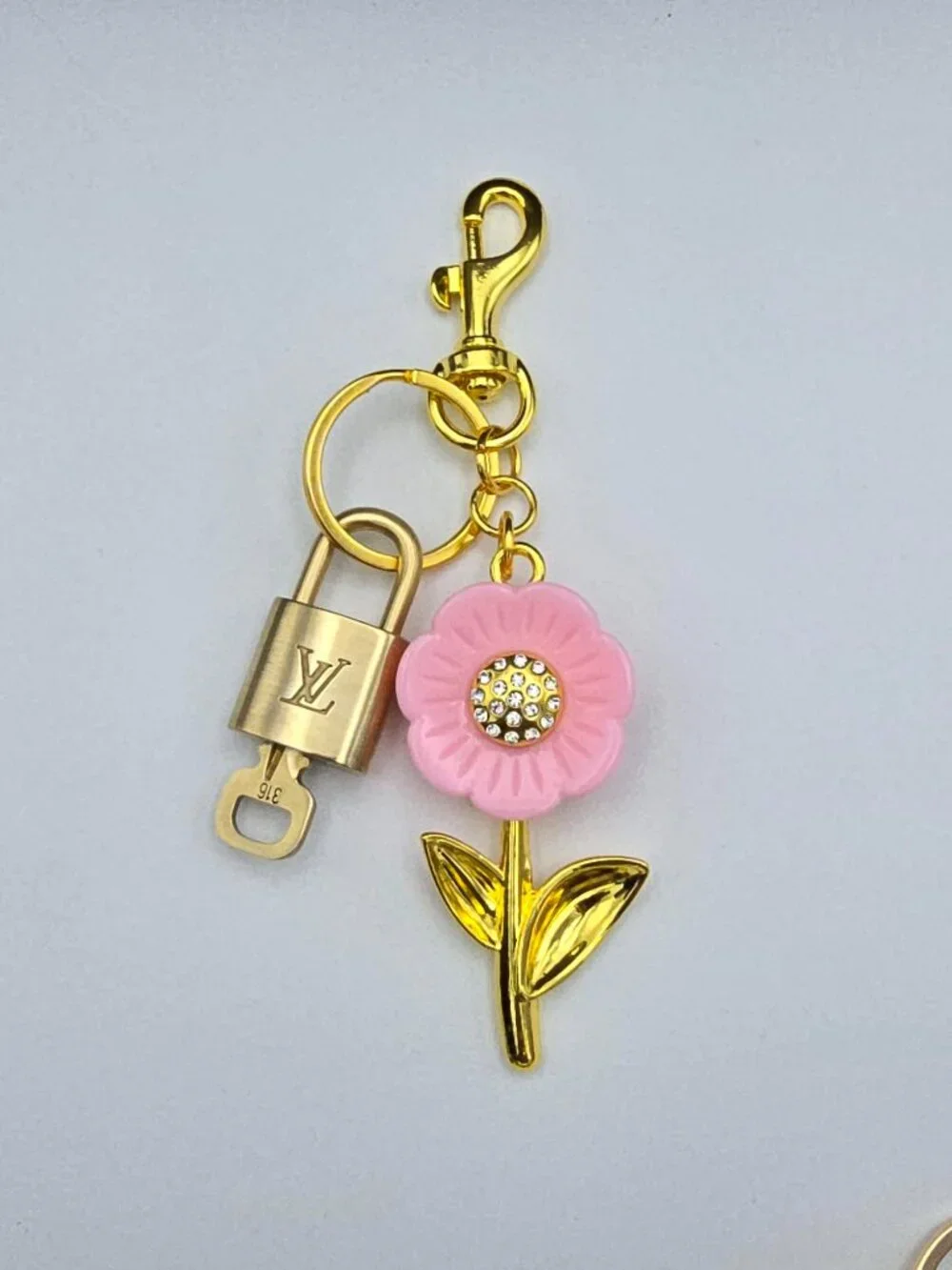 Authentic LV Louis Vuitton Gold Lock & Key 🔑 Unbranded Flower Keychain Charm