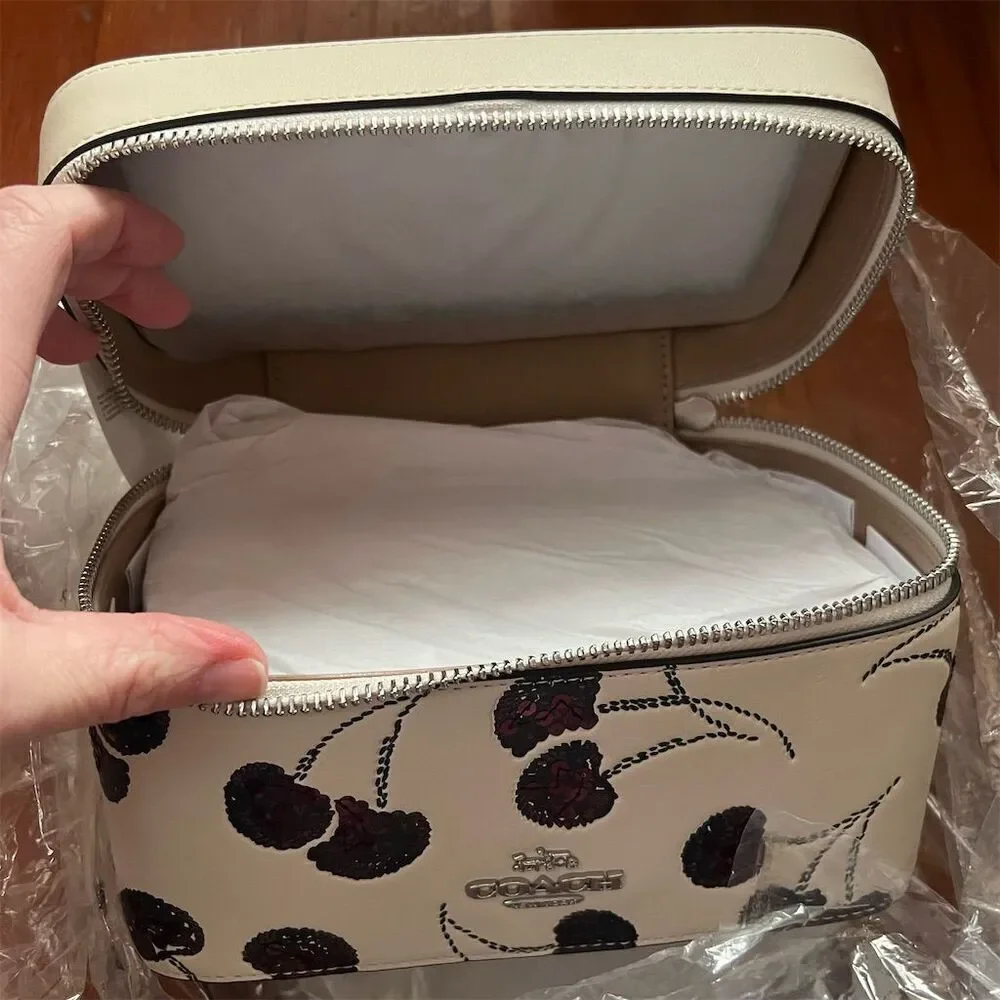 Coach type makeup