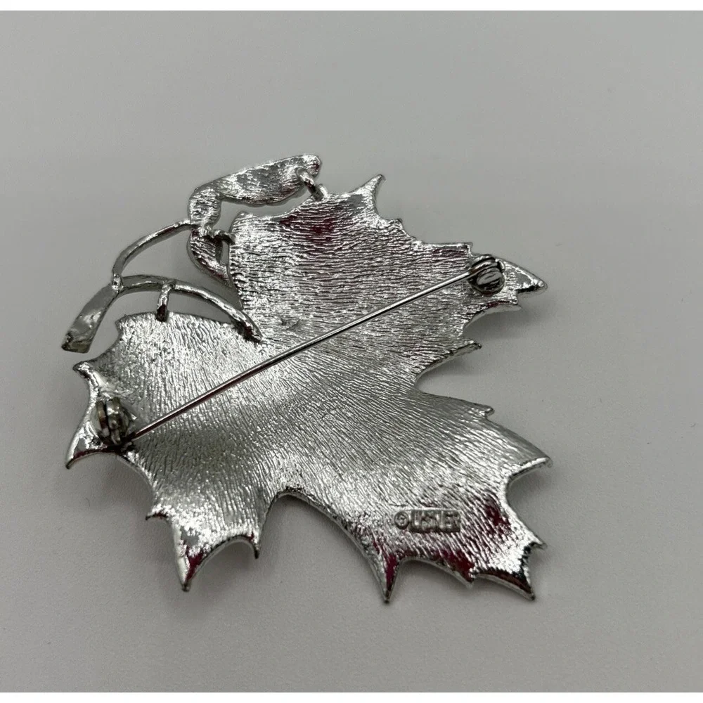 VINTAGE LISNER  elegant silvertone leaf brooch pin - about‎ 2