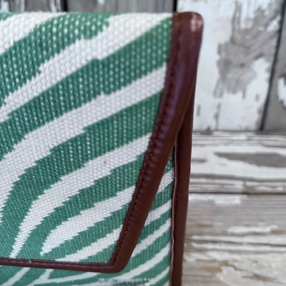 wknd wyfr green zebra