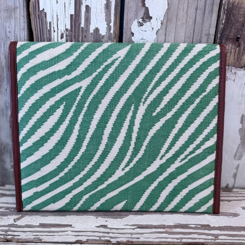 wknd wyfr green zebra