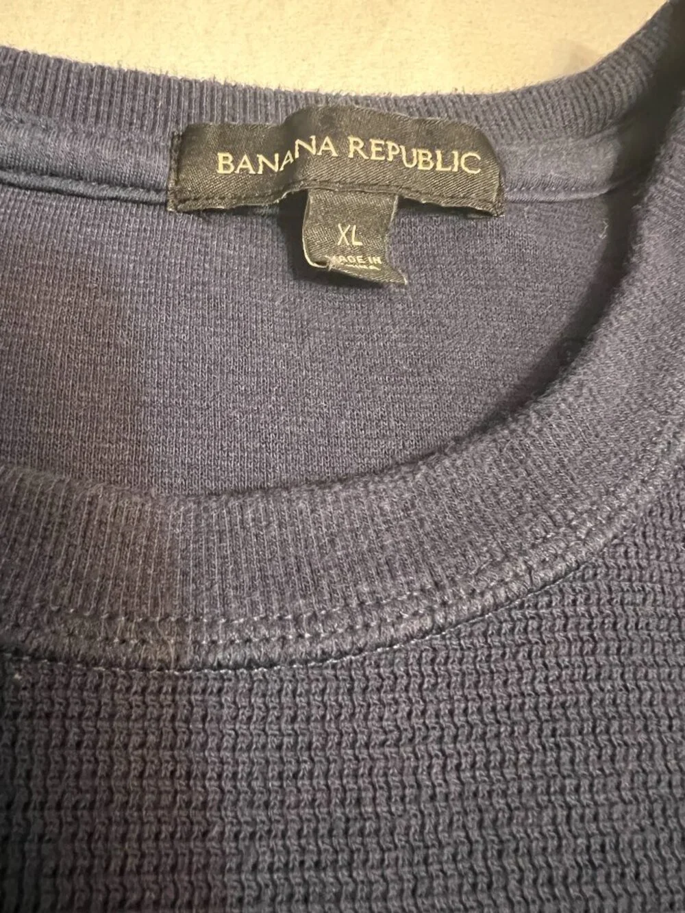 Banana Republic excellent chest