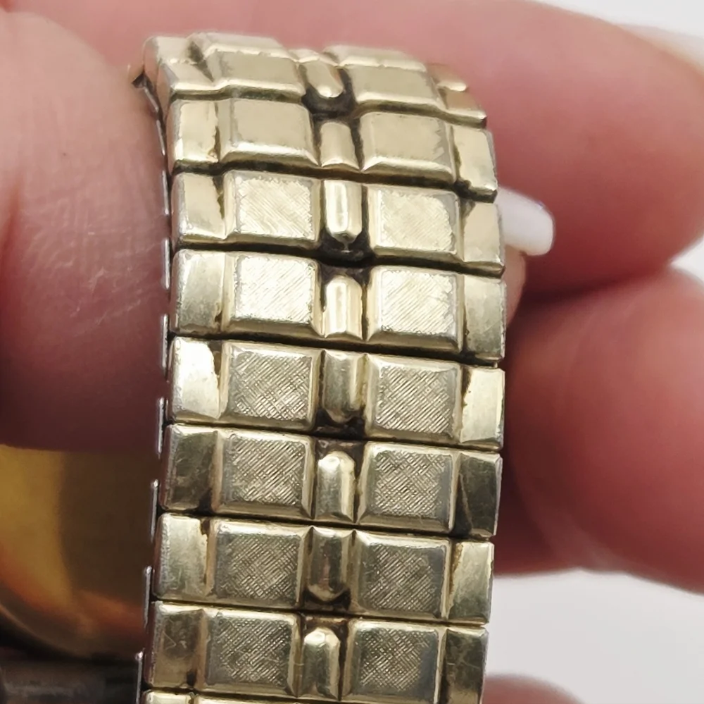 Mido elegant wristwatch