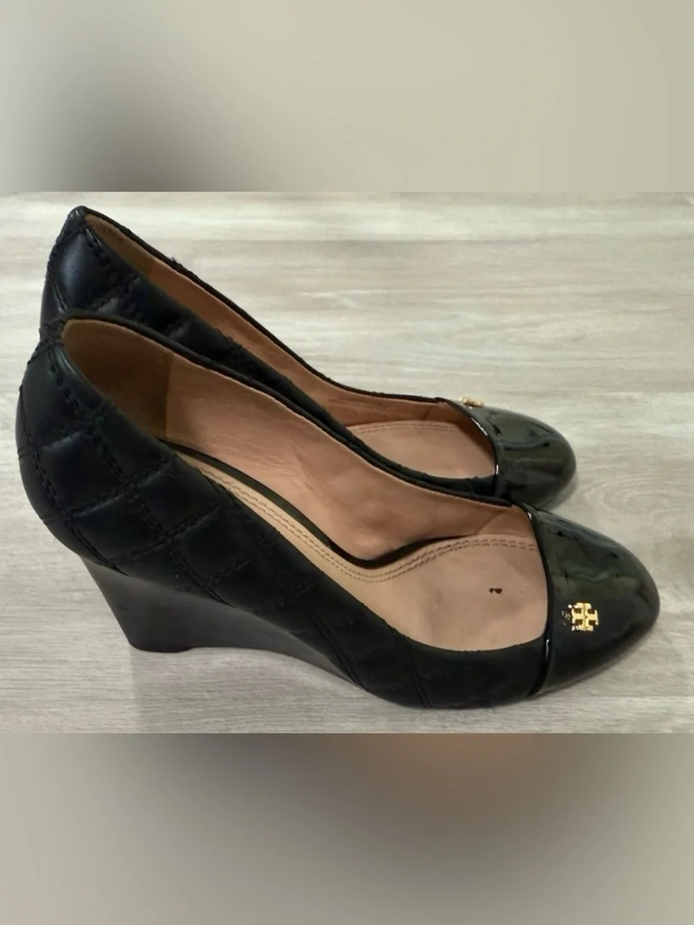 Tory Burch Black Quilted Leather Wedge Pumps Gold Logo Size 7.5M