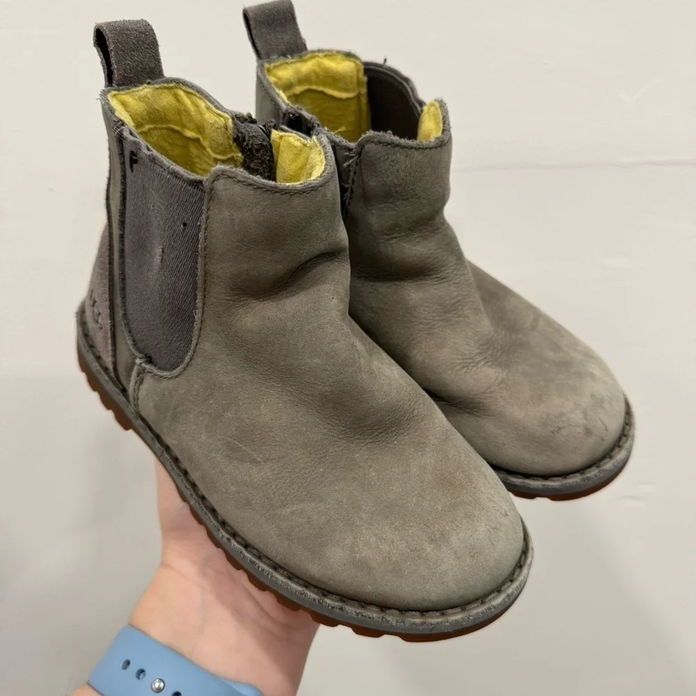 UGG kids nubuck