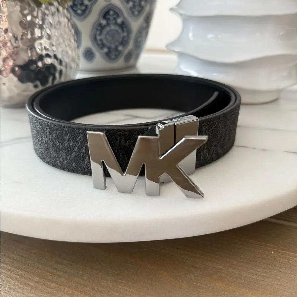 Michael Kors rendered signature fastening