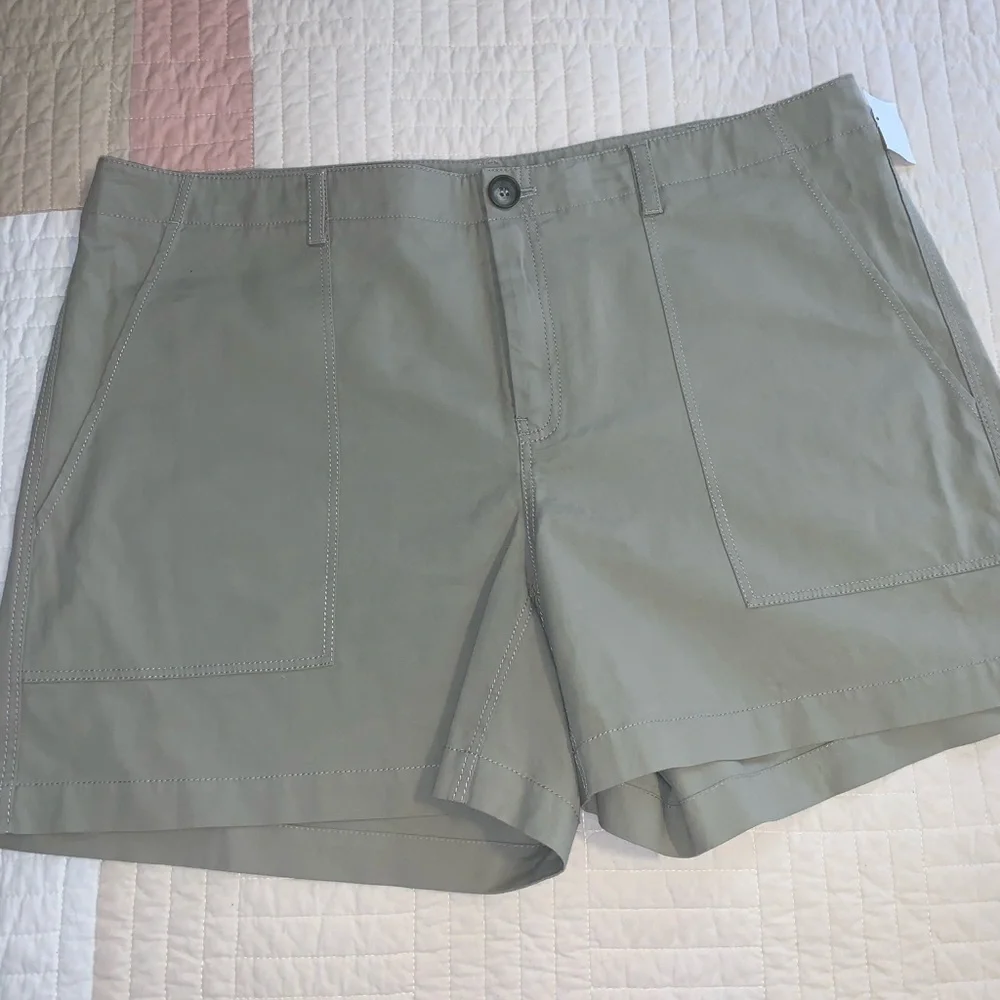 Nordstrom Signature Shorts‎ tan NWT