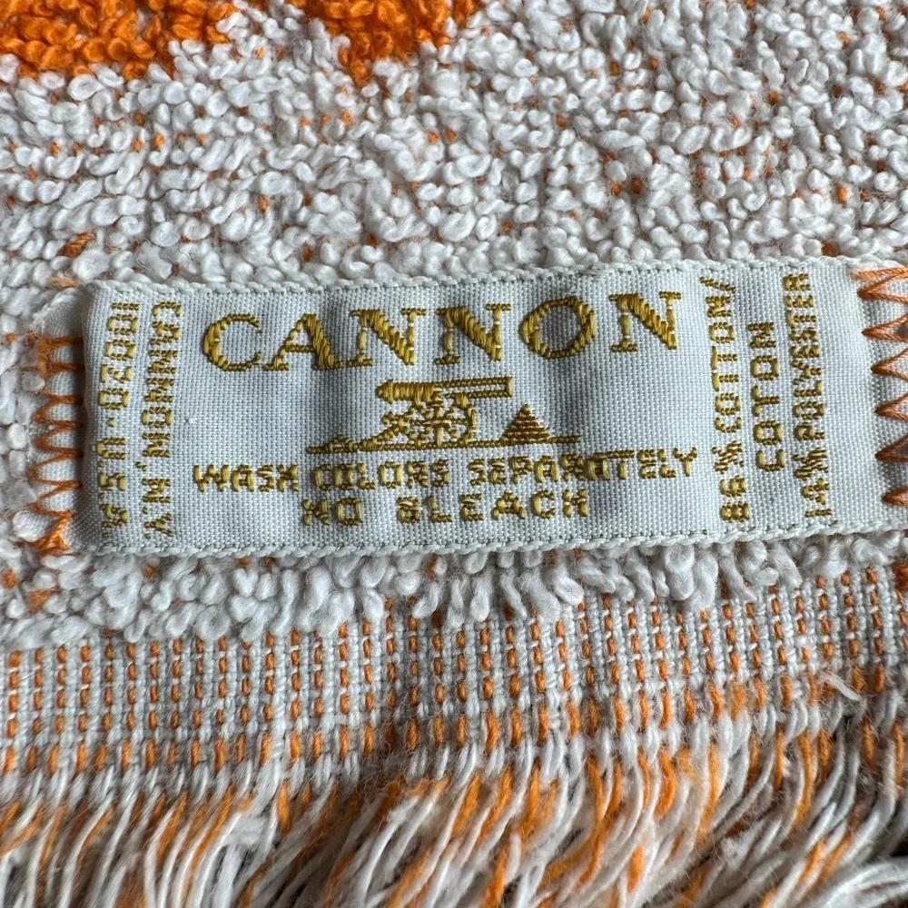 Vintage Cannon Cotton Blend Orange floral Bath Towel Sculpted Daisy 60's 70's