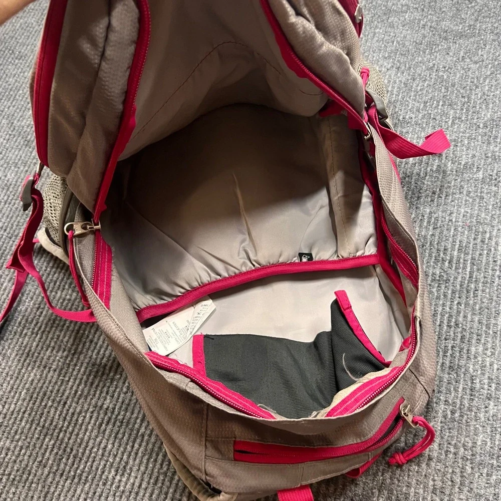 Jansport ensures shoulder pulled