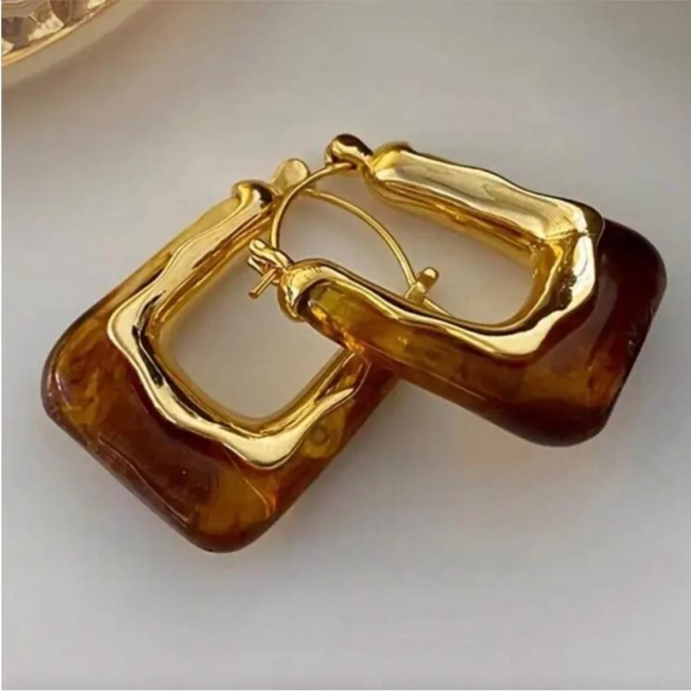 Zara elegant gold