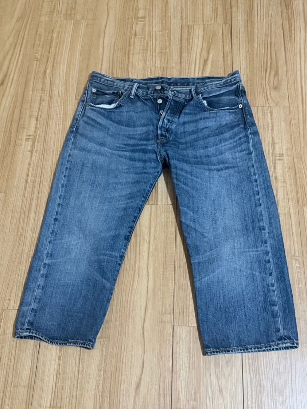 Levi's Men's 501  Washed Blue Relaxed Straight capri  Jeans
