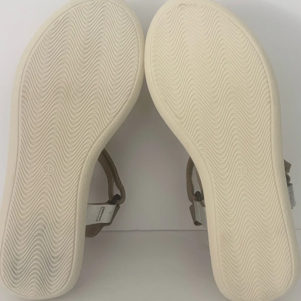 Oh! My Sandals details brand
