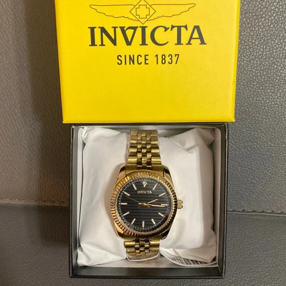 Invicta sleek gold
