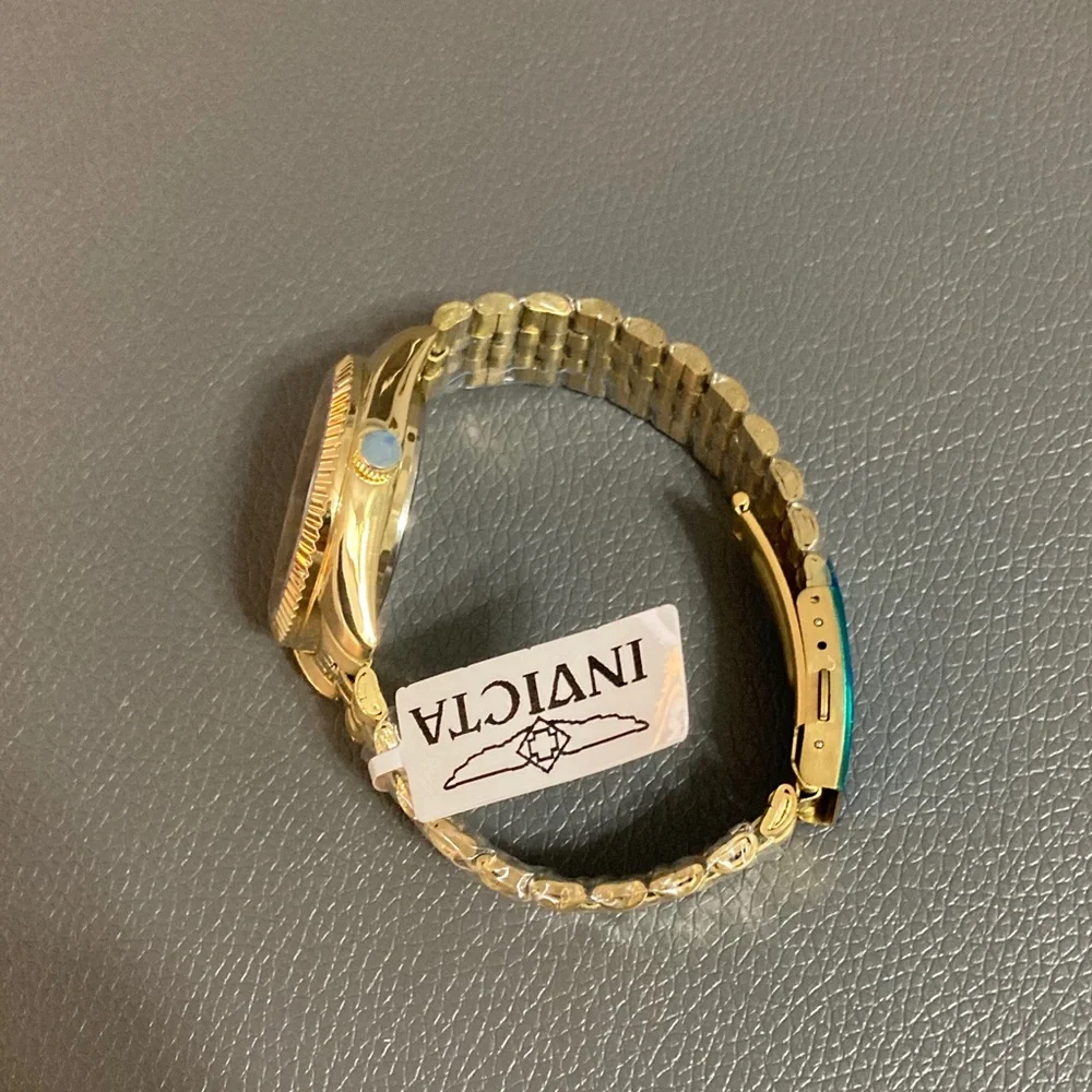 Invicta sleek gold