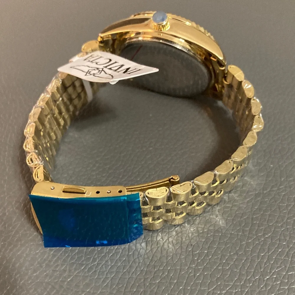 Invicta sleek gold