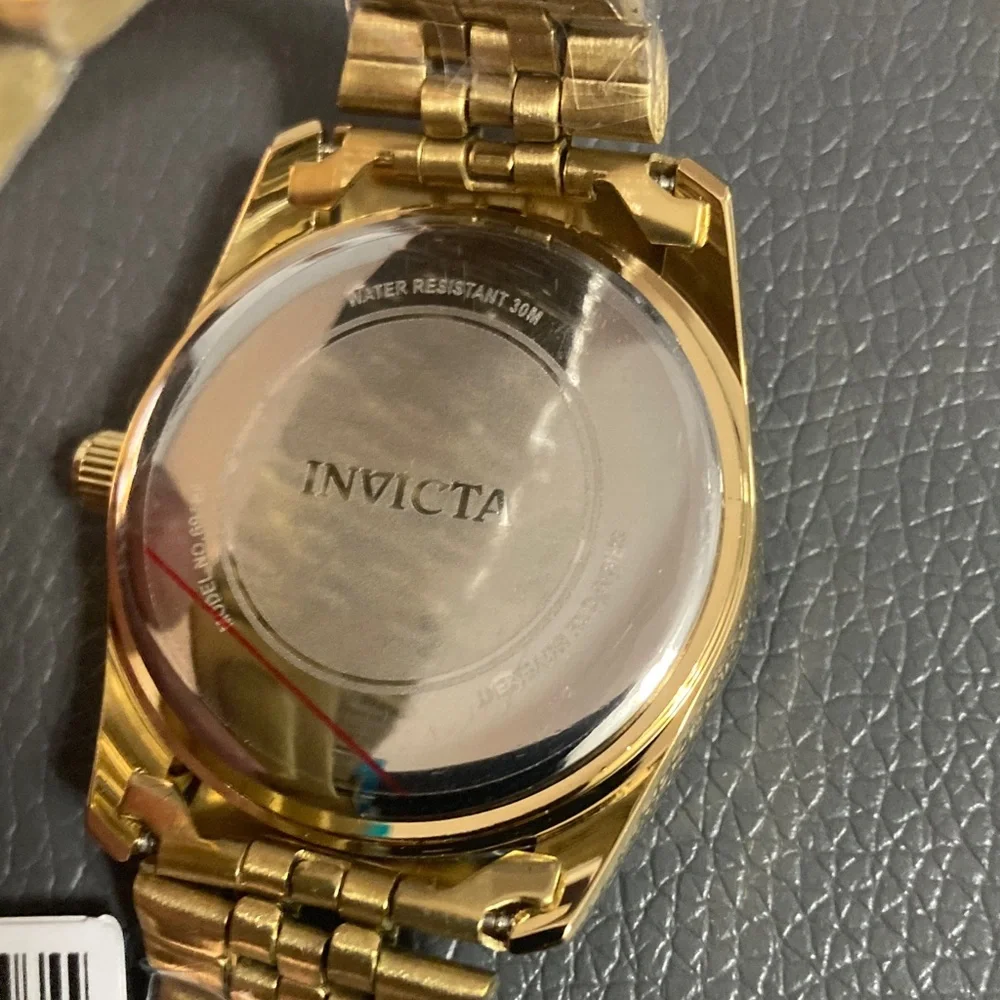 Invicta sleek gold