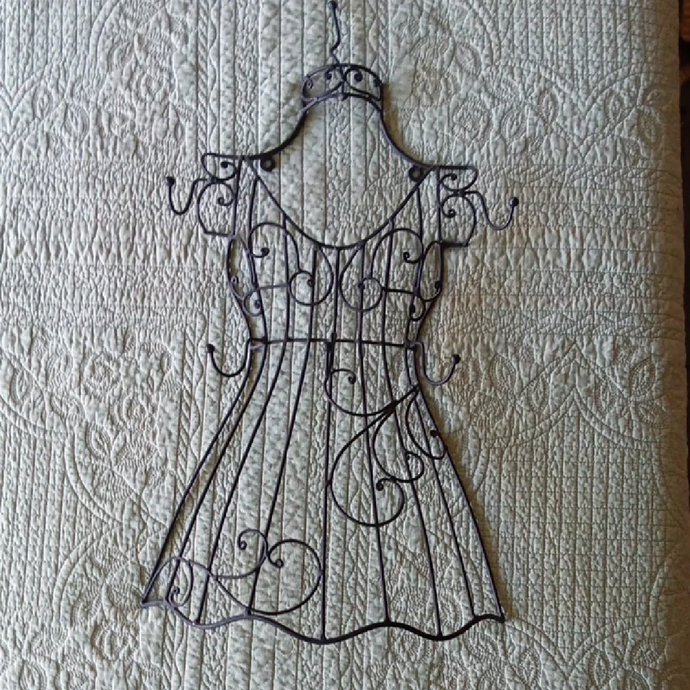 Wall Hook Orangizer Elegant Dress Form
