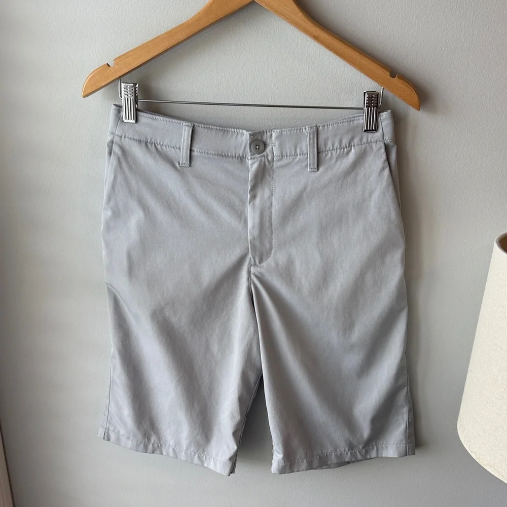 Under Armour Youth 18 Light Grey Performance‎ Golf Shorts