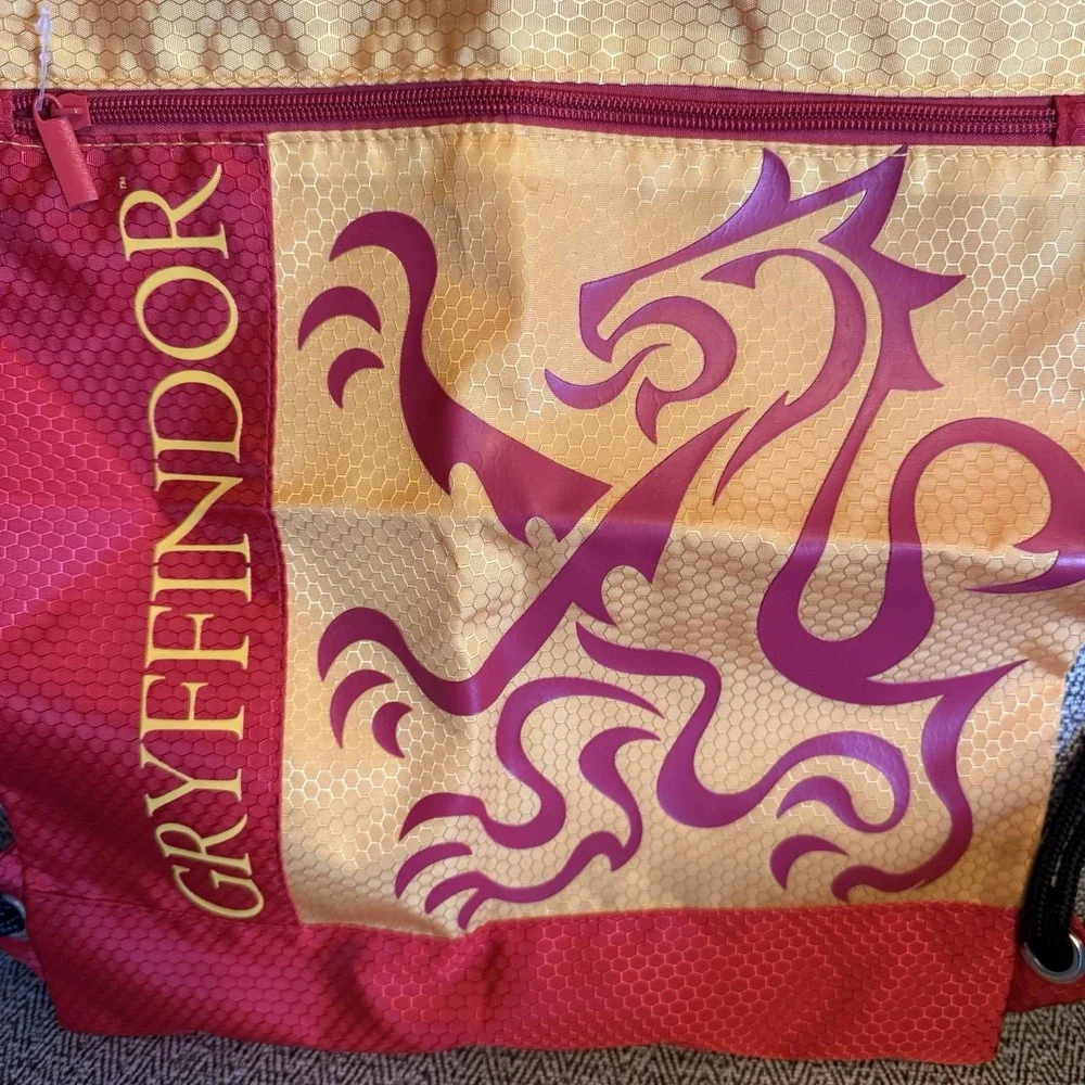Universal Studios Harry Potter Mascot Gryfindor Drawstring Backpack Bag NWT‎