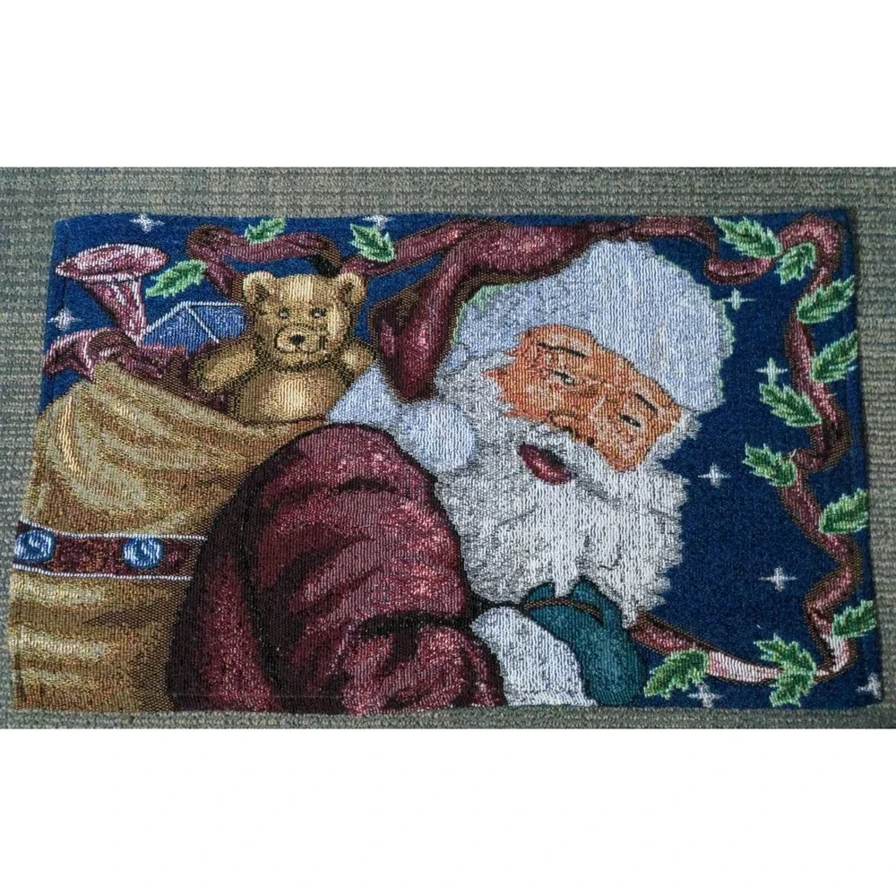 The Unbranded Brand santa claus