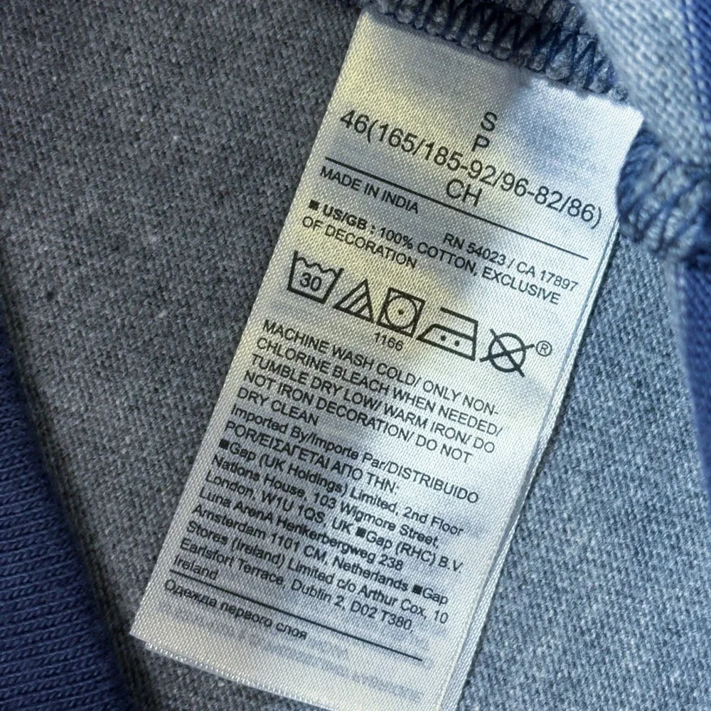 Banana Republic logo grey