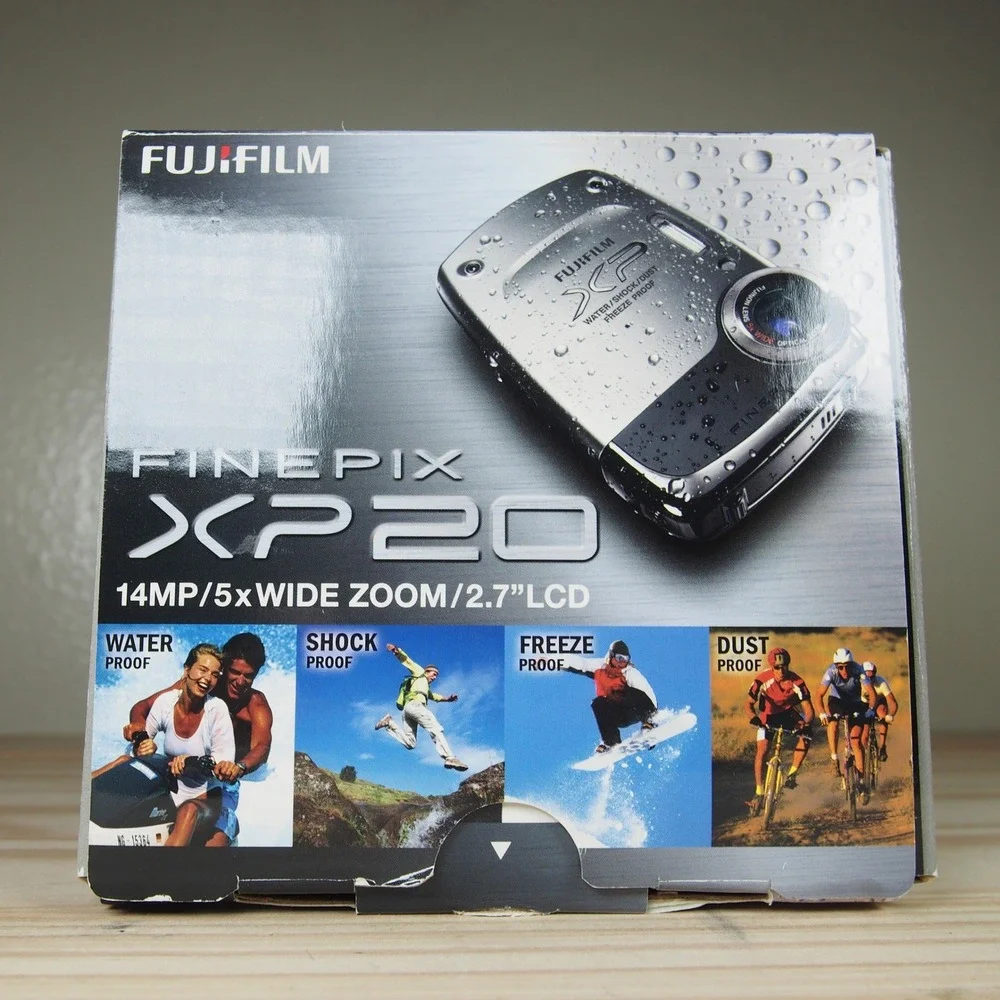 Fujifilm Finepix XP20‎ 14.4MP Digital Camera Bundle Silver w/Charger + Battery