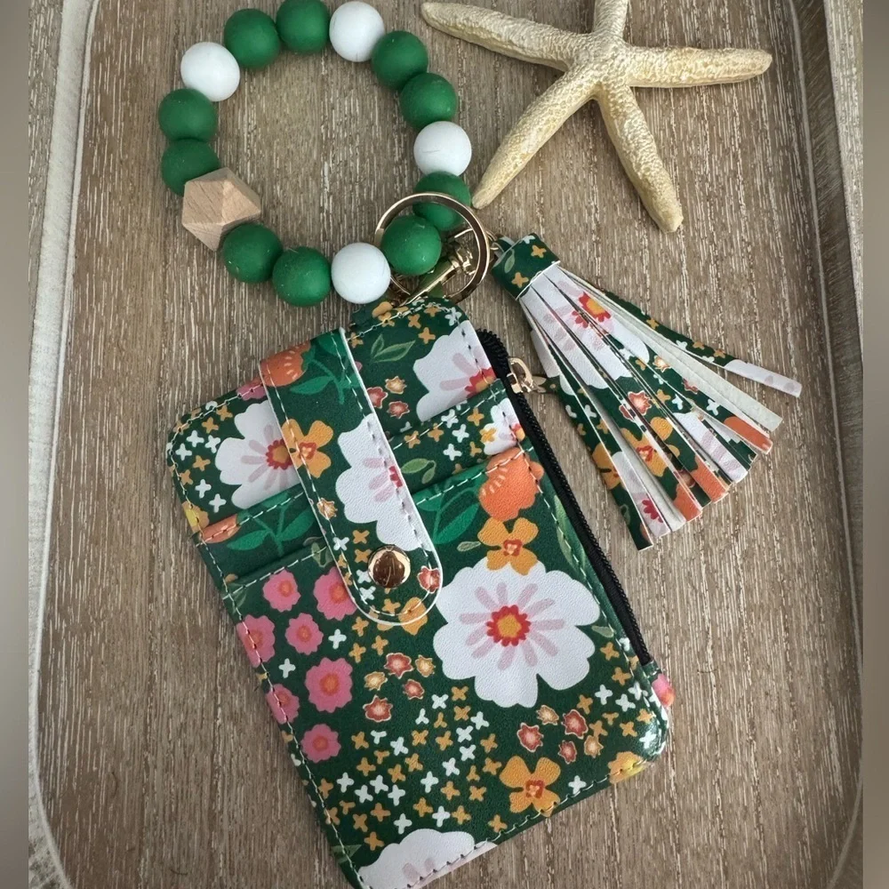 NWT Bogg Compatible Wristlet Wallet Keychain Combo Green Floral OS