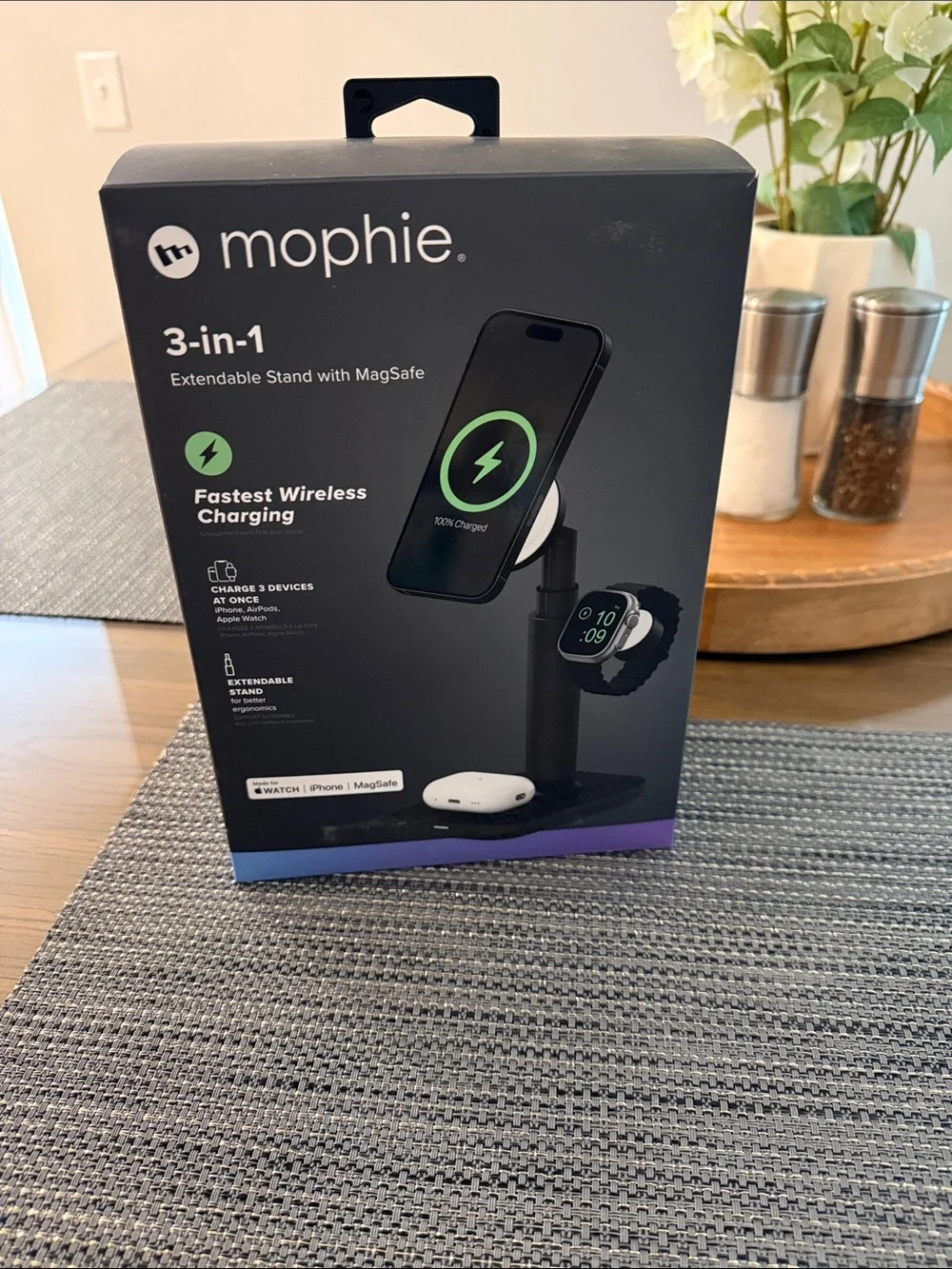 mophie 3-in-1 Extendable Stand with MagSafe - Black with Purple Accent