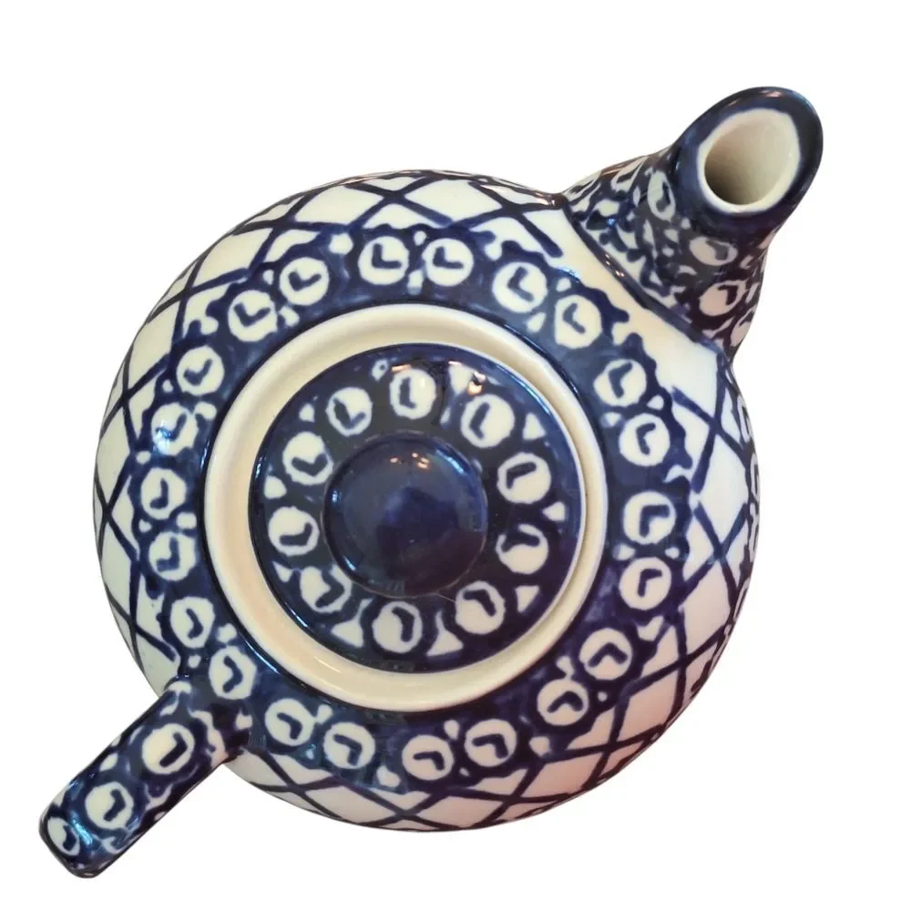 Unbranded painted artisans