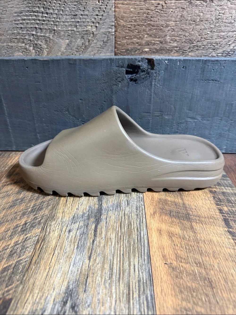 adidas Yeezy Slide Brown Tan Comfort Slide Sandals Size 8