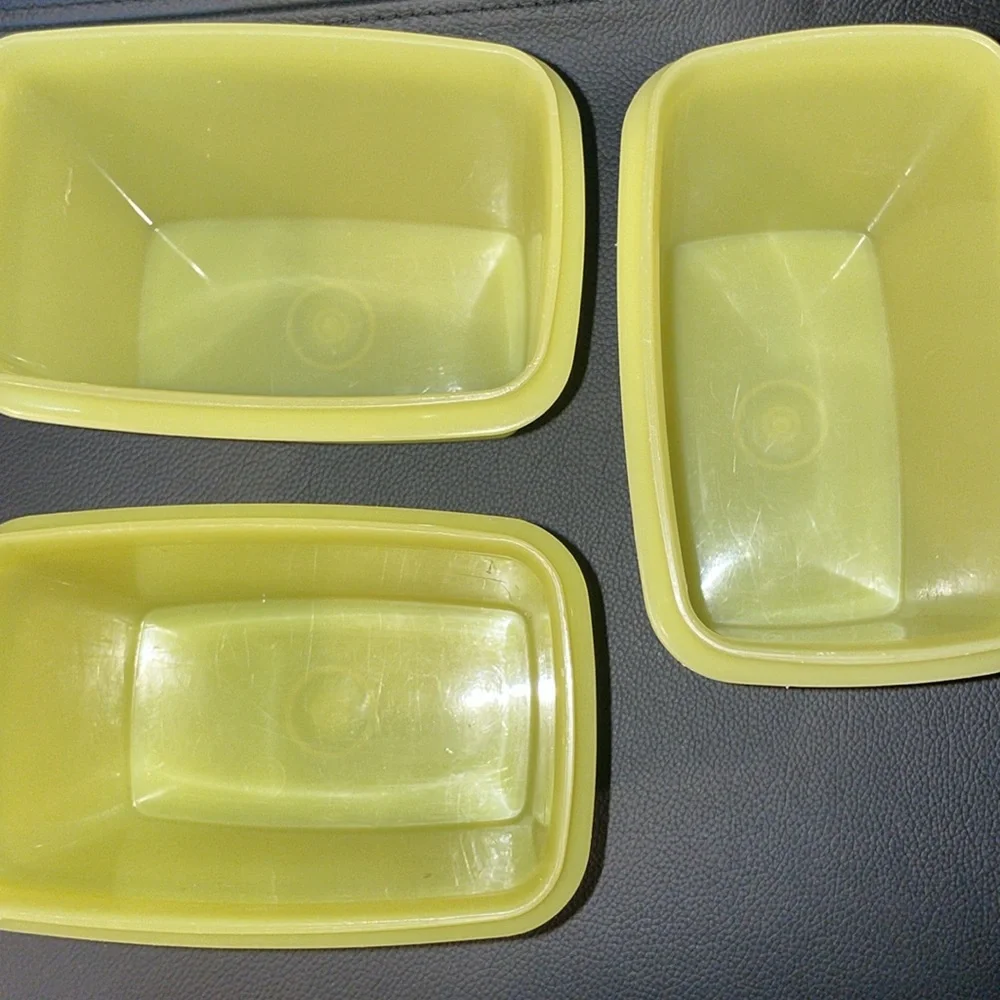 Tupperware set four