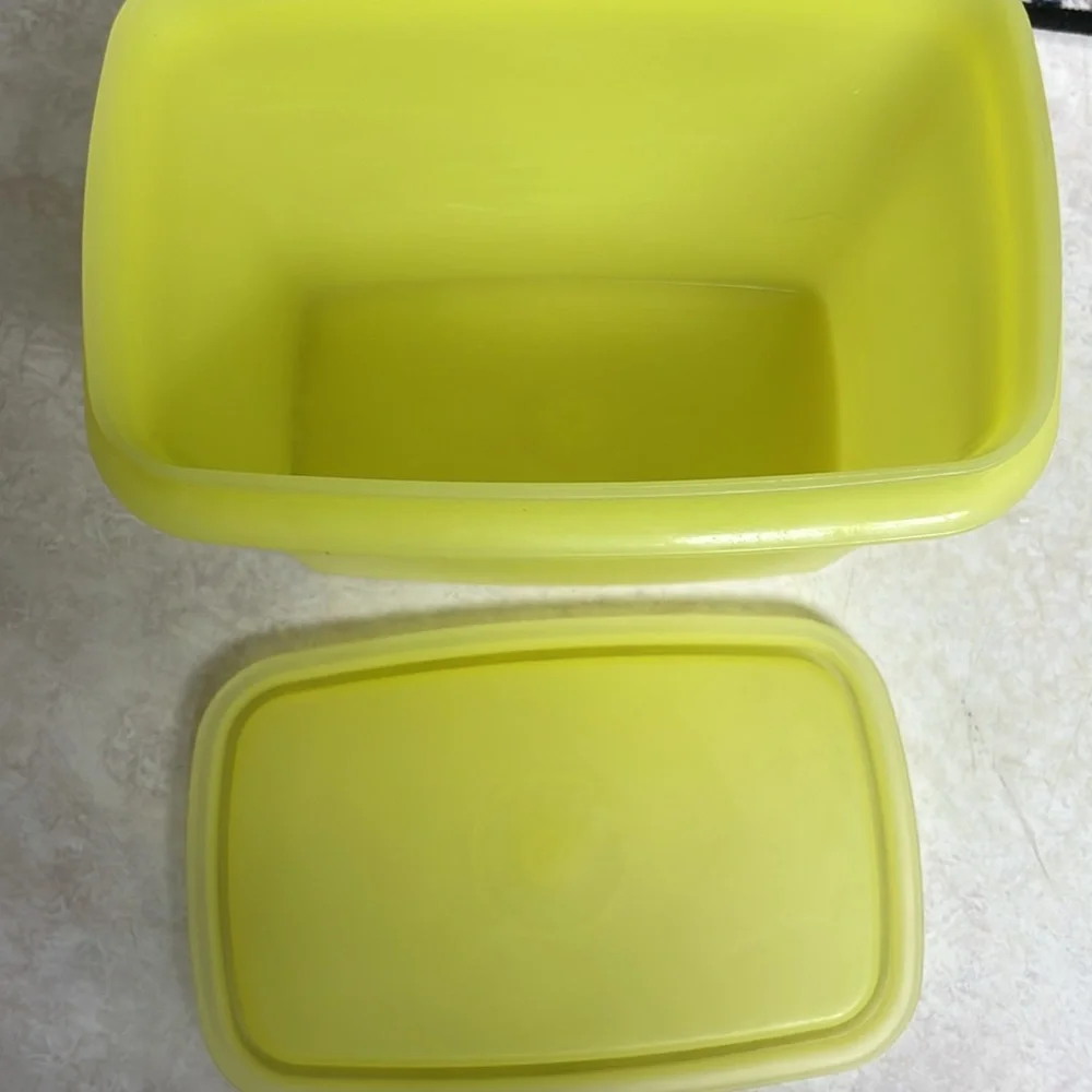 Tupperware set four