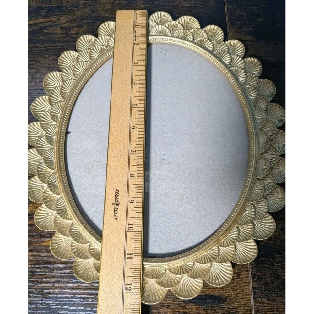 Unbranded oval picture