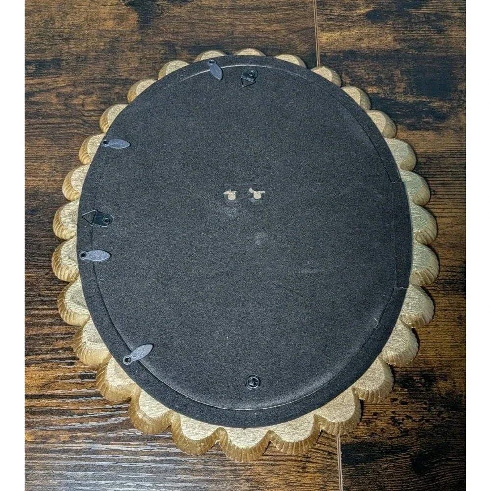 Unbranded oval picture