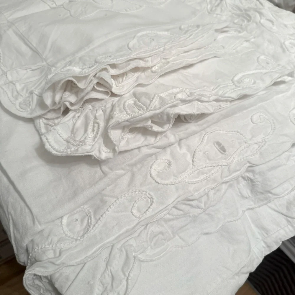 Vintage shams queen edge