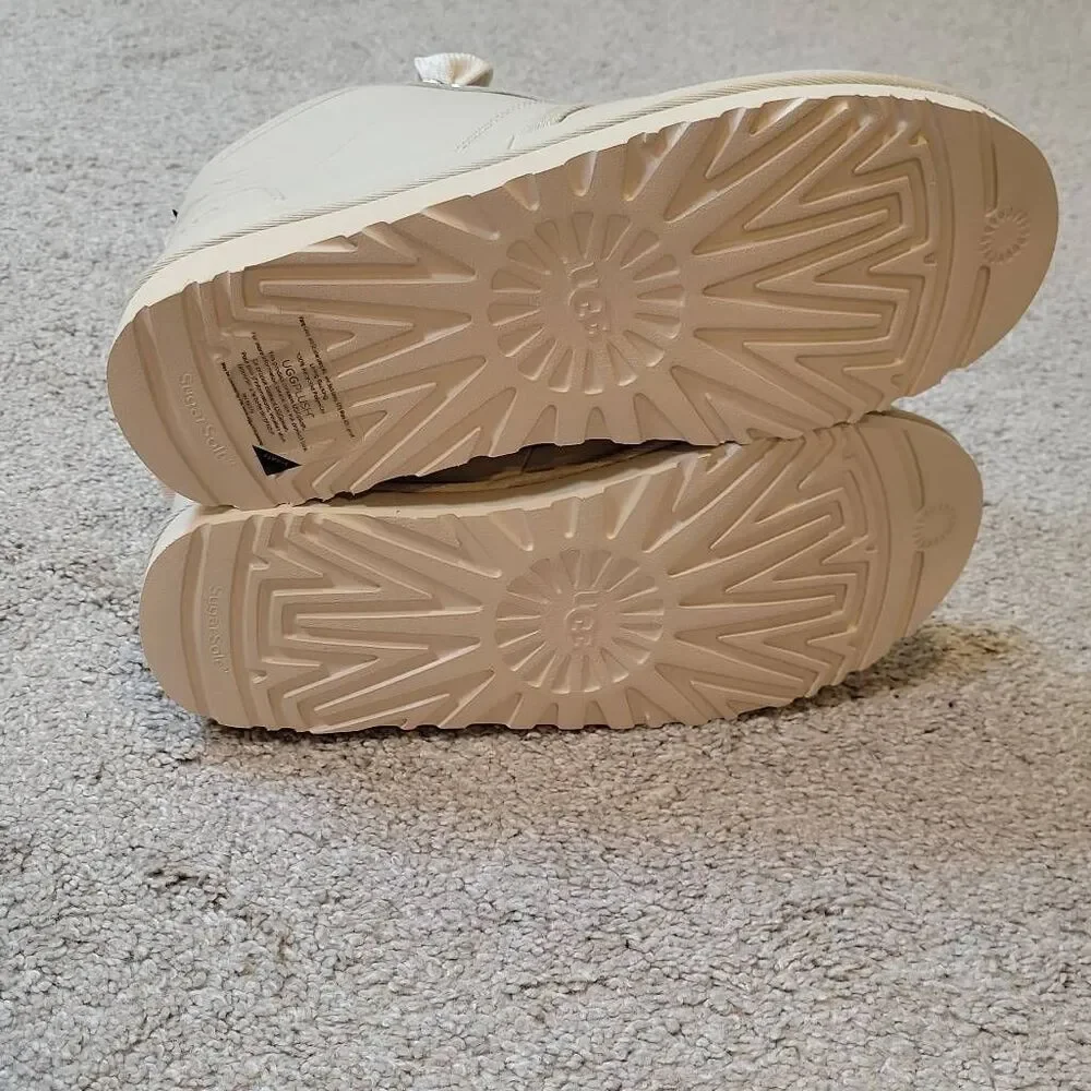UGG new without