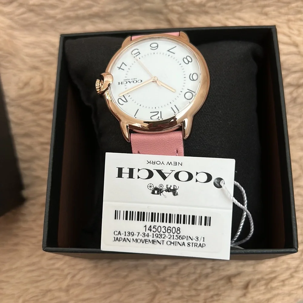 COACH LEATHER STRAP WATCH BRAND NEW