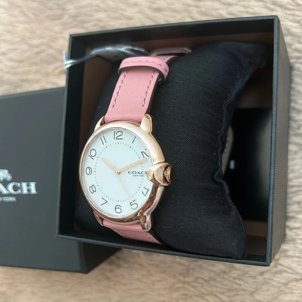 COACH LEATHER STRAP WATCH BRAND NEW